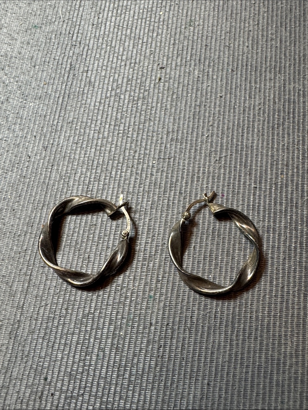 Vintage Source Unknown Twisted Hoop Earrings in Silver - Picture 2 of 5